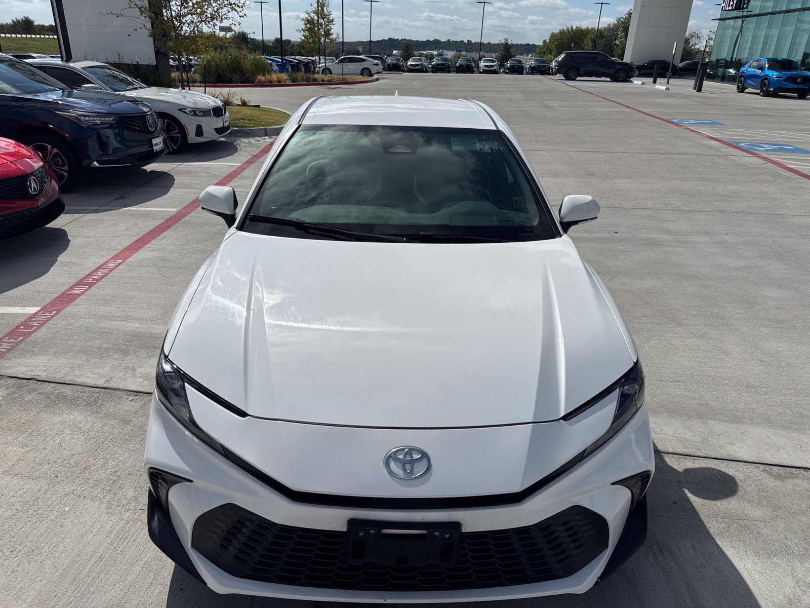 Used 2025 Toyota Camry SE FWD image 3