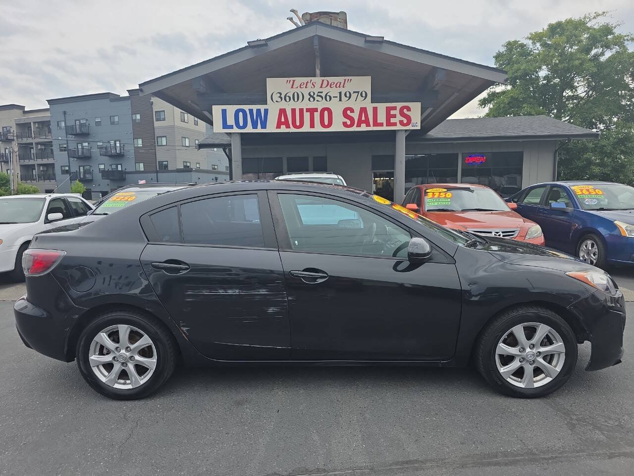 Used 2011 MAZDA MAZDA3 i Touring FWD image 2