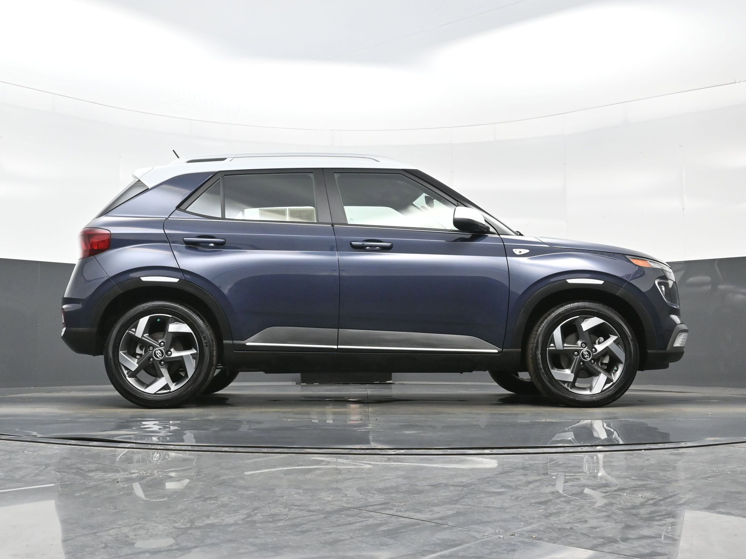 Certified 2025 Hyundai Venue Limited image 31