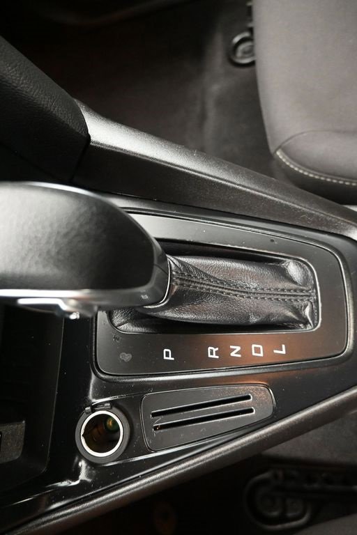 Used 2018 Ford Focus SE image 16
