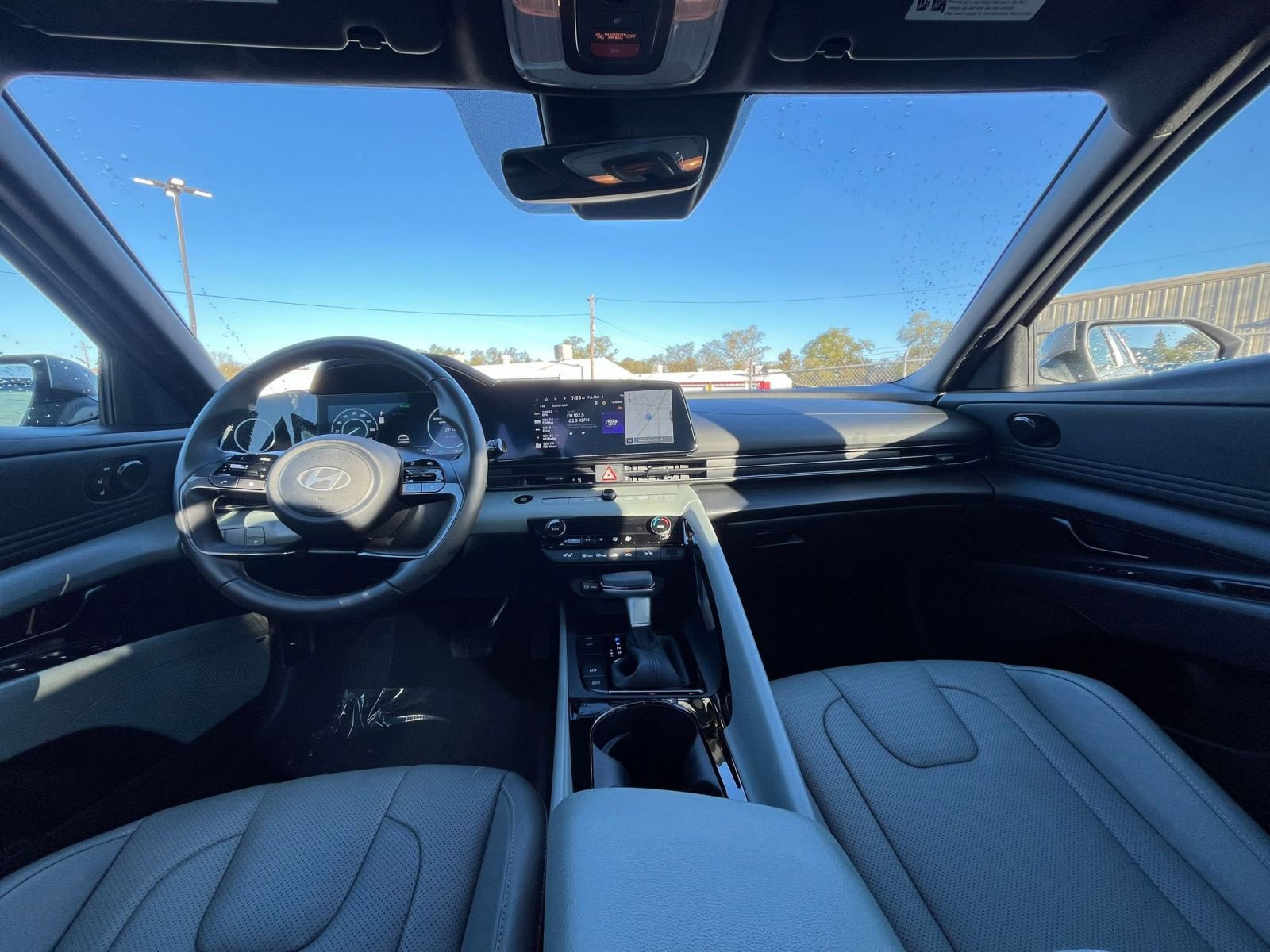 Used 2025 Hyundai Elantra Limited image 35