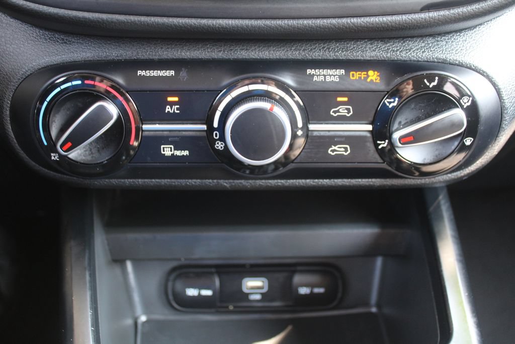 Certified 2025 Kia Soul LX w/ LX Technology Package FWD image 35
