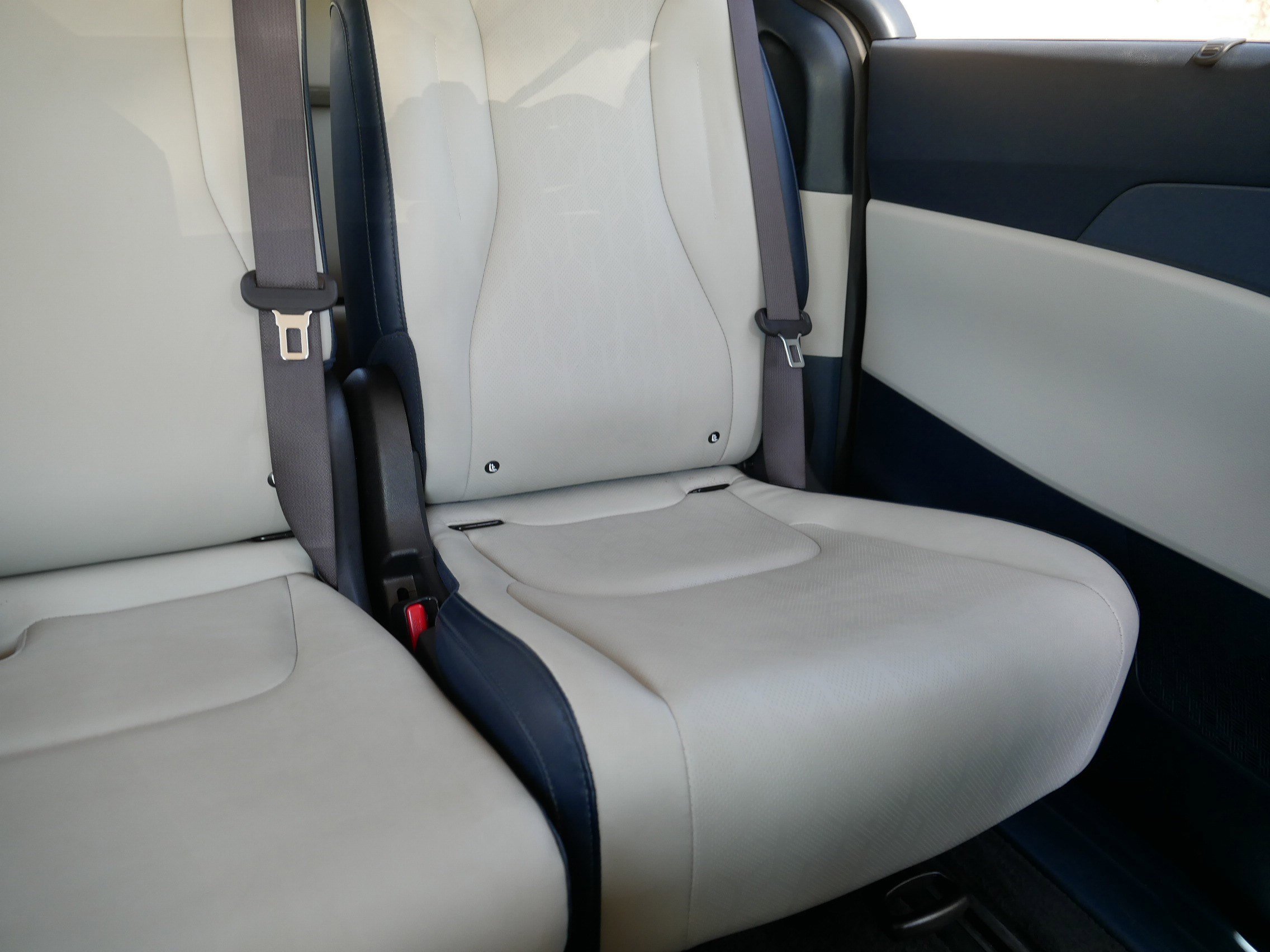 Certified 2025 Kia Carnival EX FWD image 14