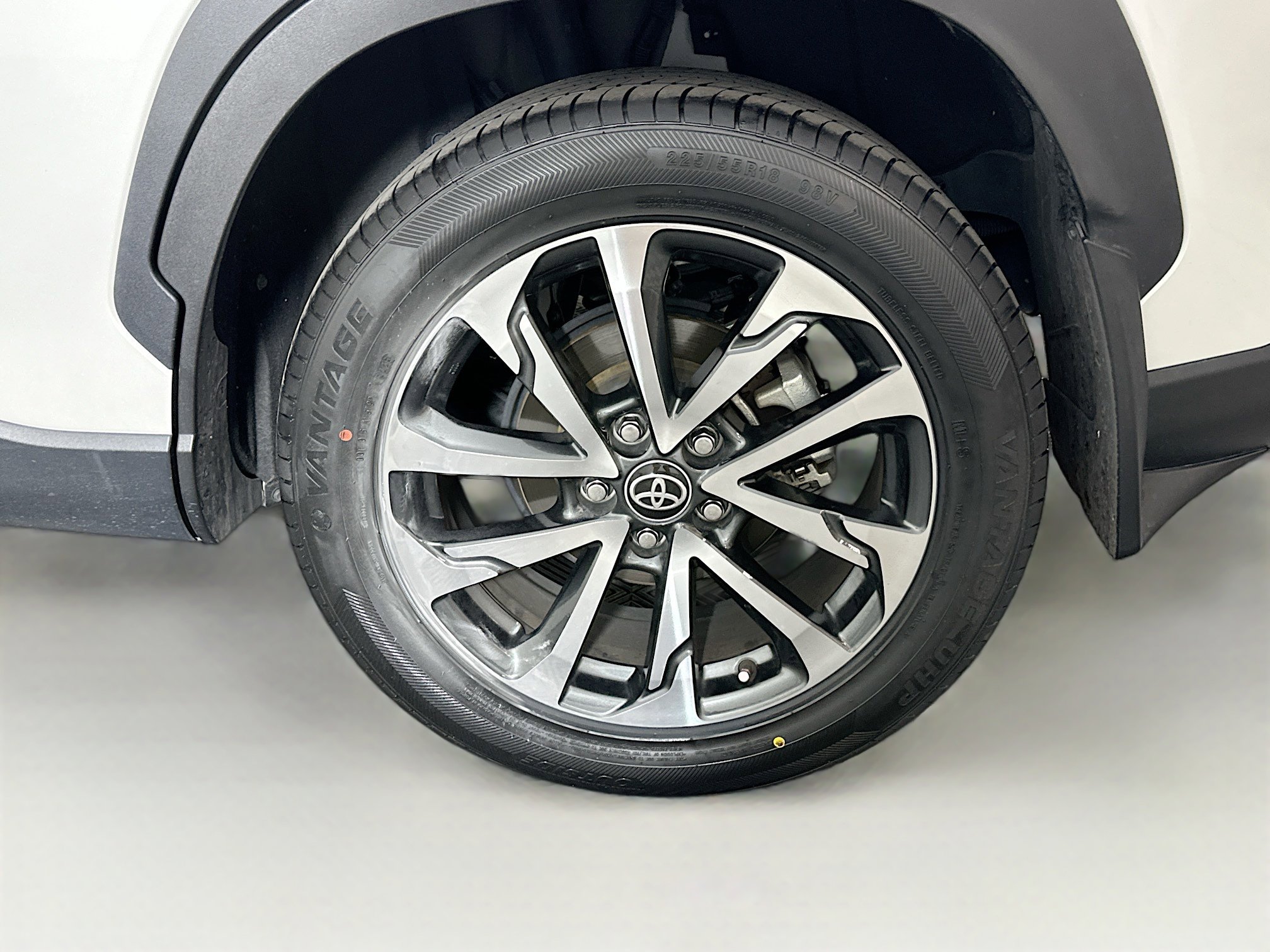 Used 2023 Toyota Corolla Cross XLE w/ Convenience Package image 11