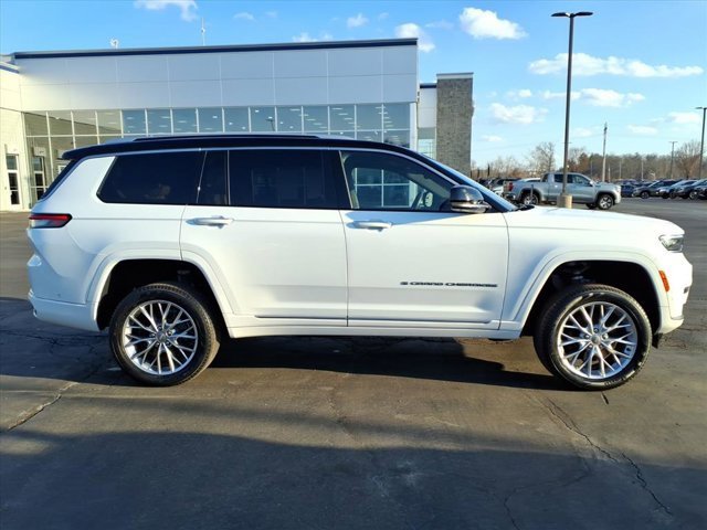 Used 2023 Jeep Grand Cherokee L Summit w/ Luxury Tech Group V image 30