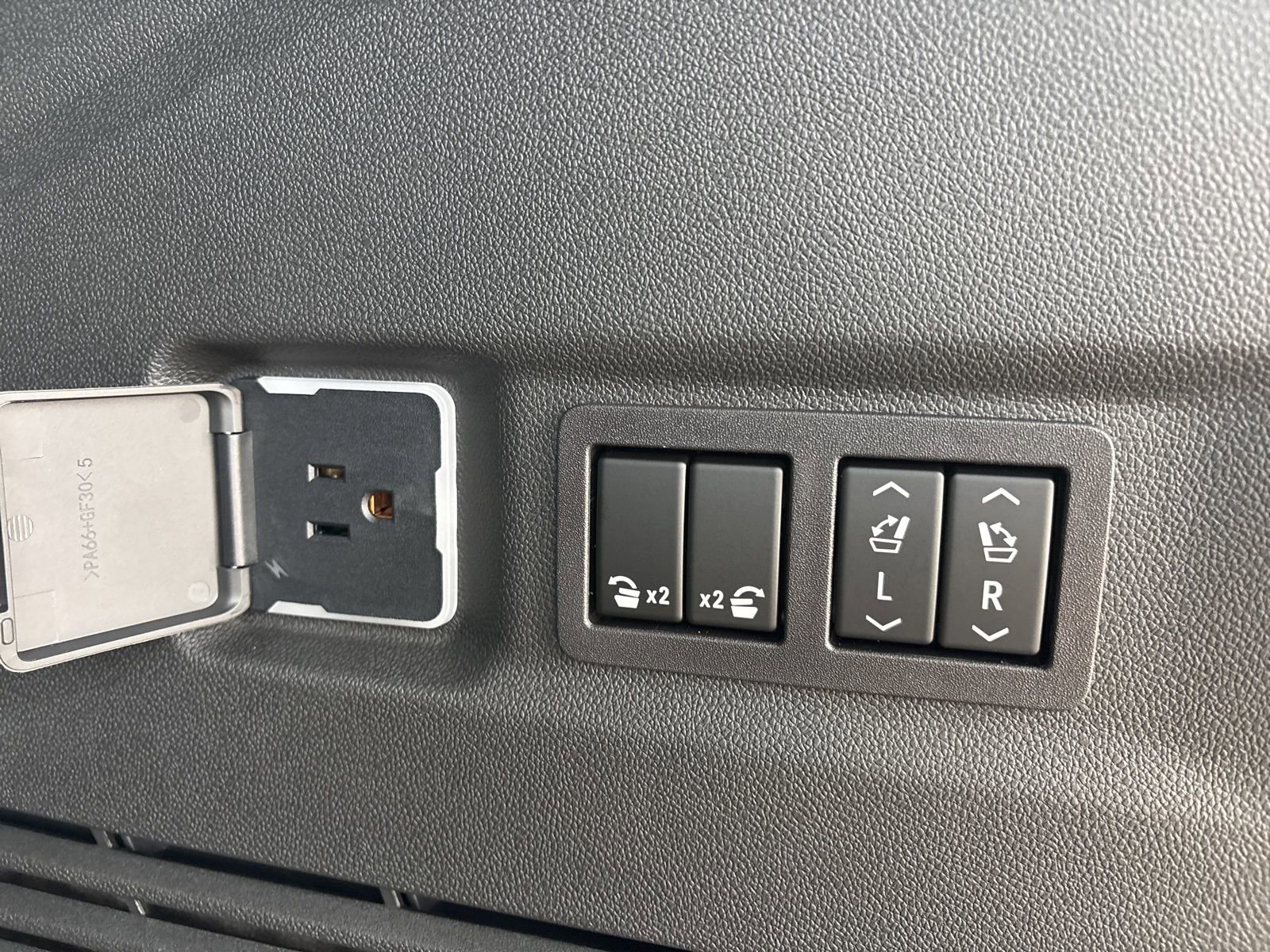 New 2026 GMC Yukon XL AT4 w/ Premium Trailering Package image 21