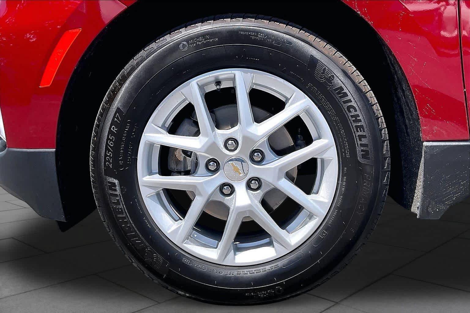 Used 2024 Chevrolet Equinox LT w/ LPO, Floor Liner Package FWD image 10