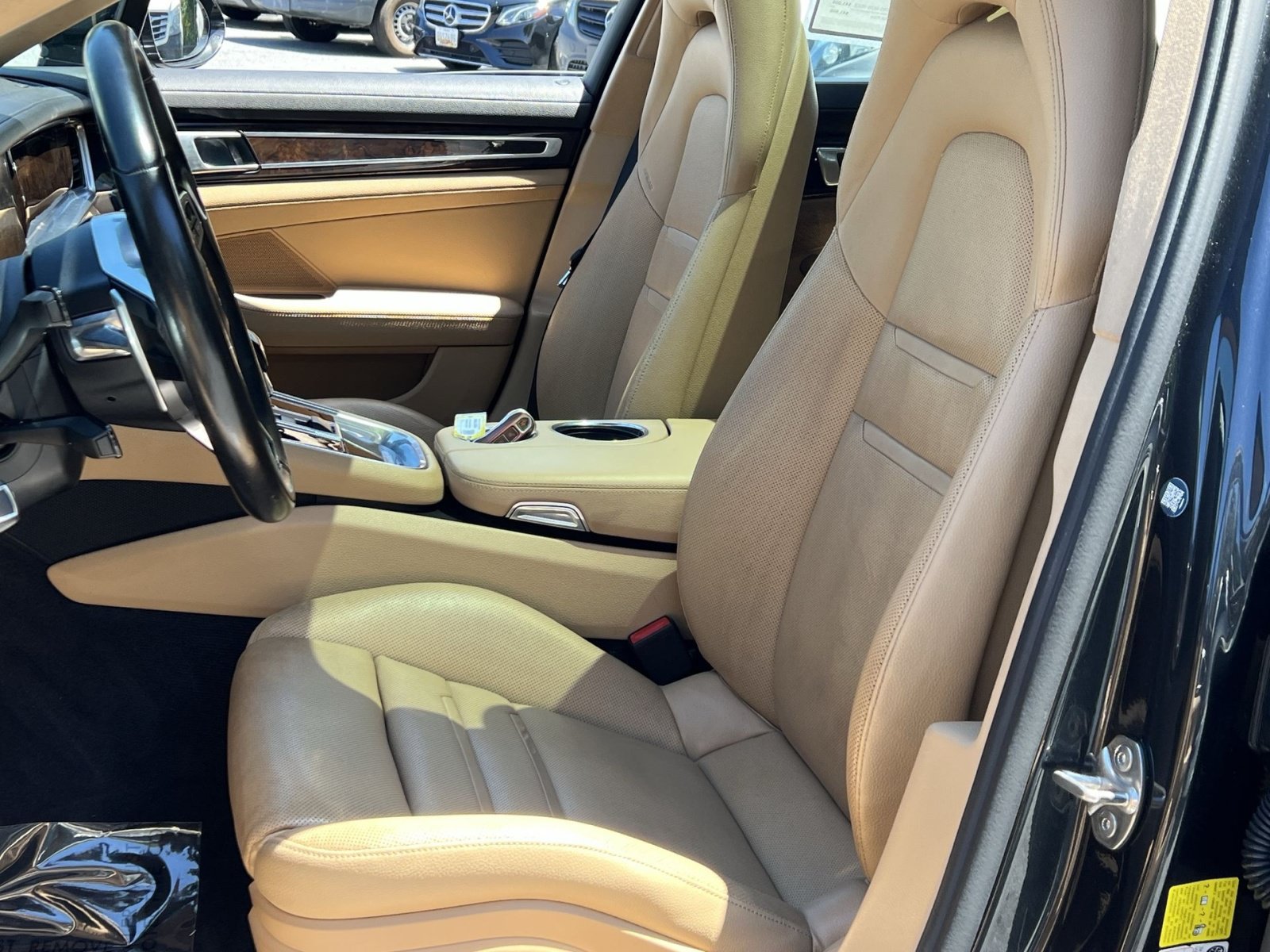 Used 2018 Porsche Panamera RWD image 18