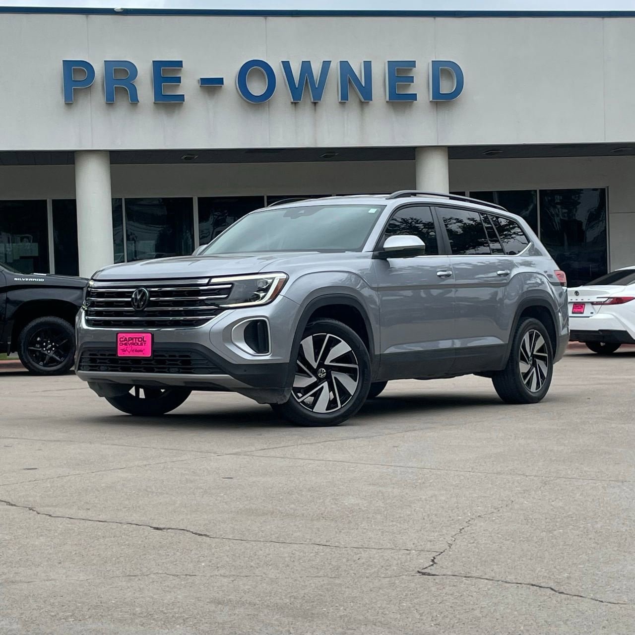 Used 2024 Volkswagen Atlas SE FWD image 1