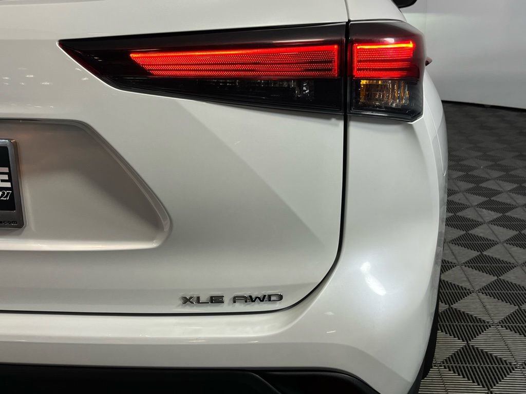 Used 2025 Toyota Highlander XLE image 9