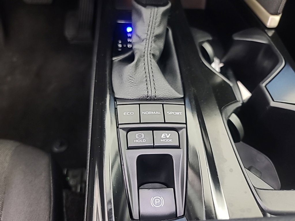 Used 2025 Toyota Camry LE FWD image 37
