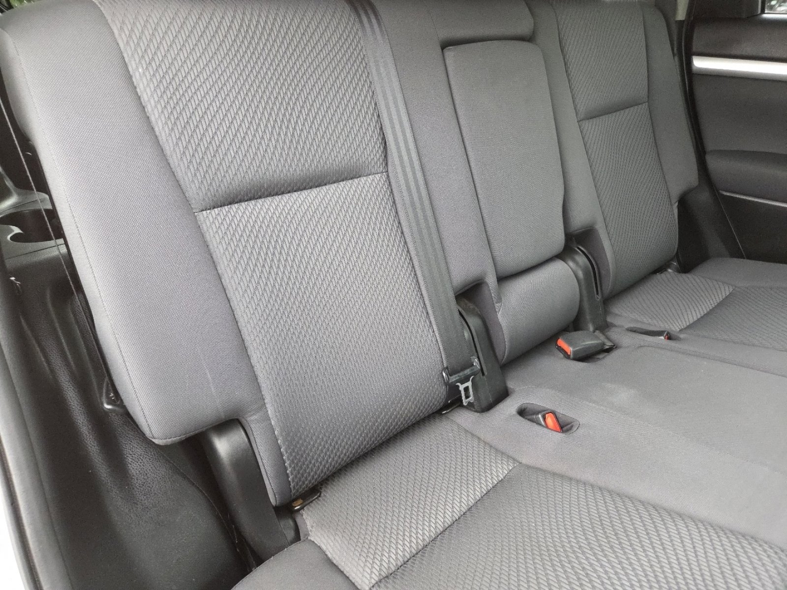 Used 2019 Toyota Highlander LE FWD image 21