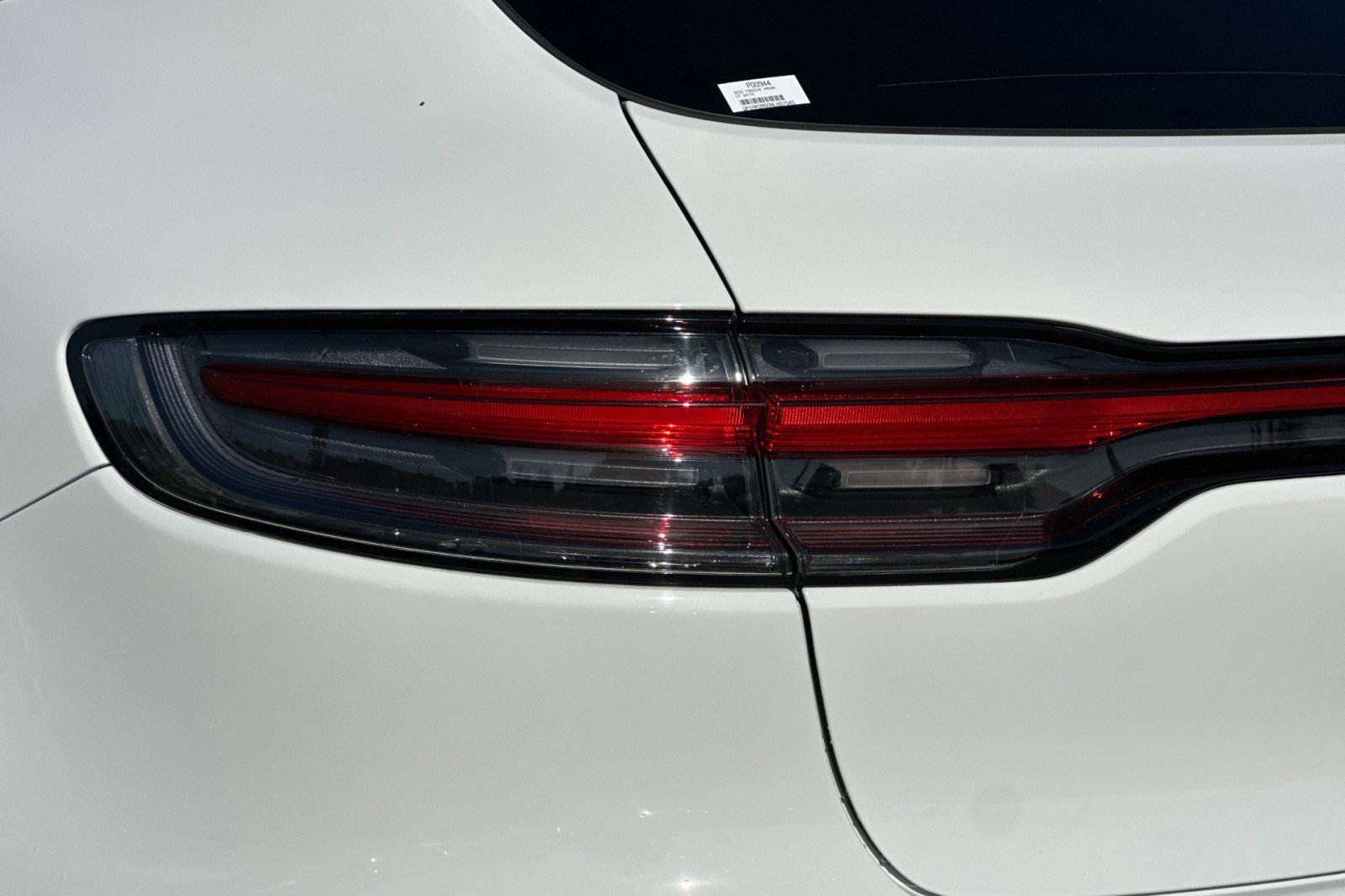 Certified 2022 Porsche Macan image 28