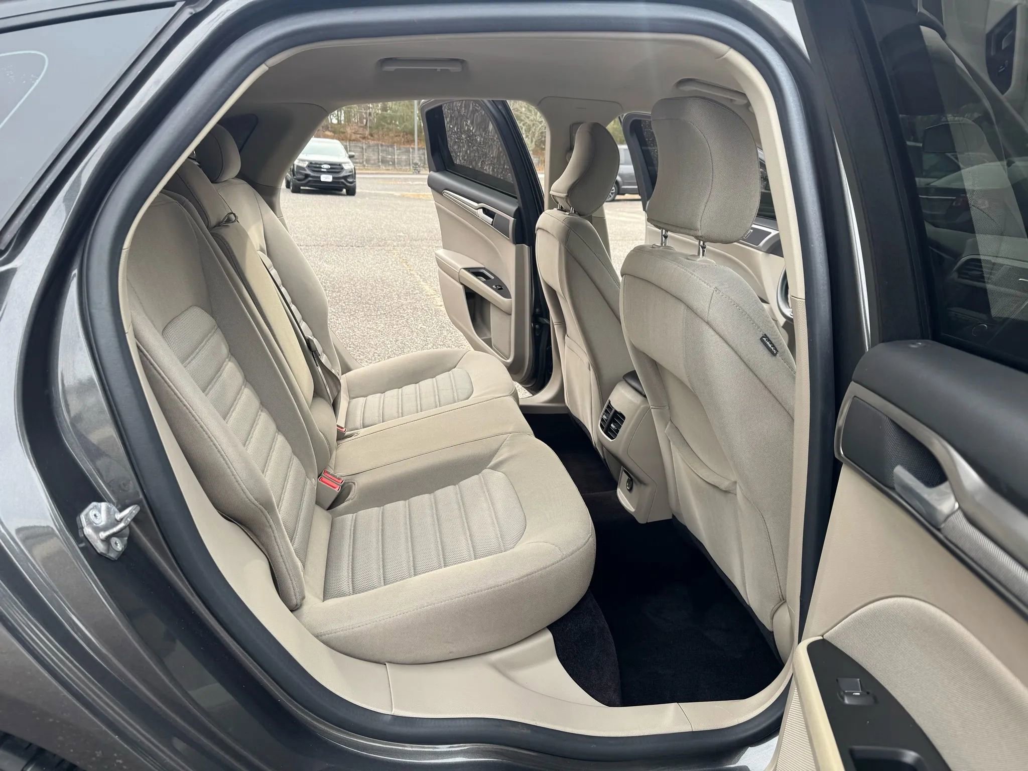 Used 2017 Ford Fusion SE image 17