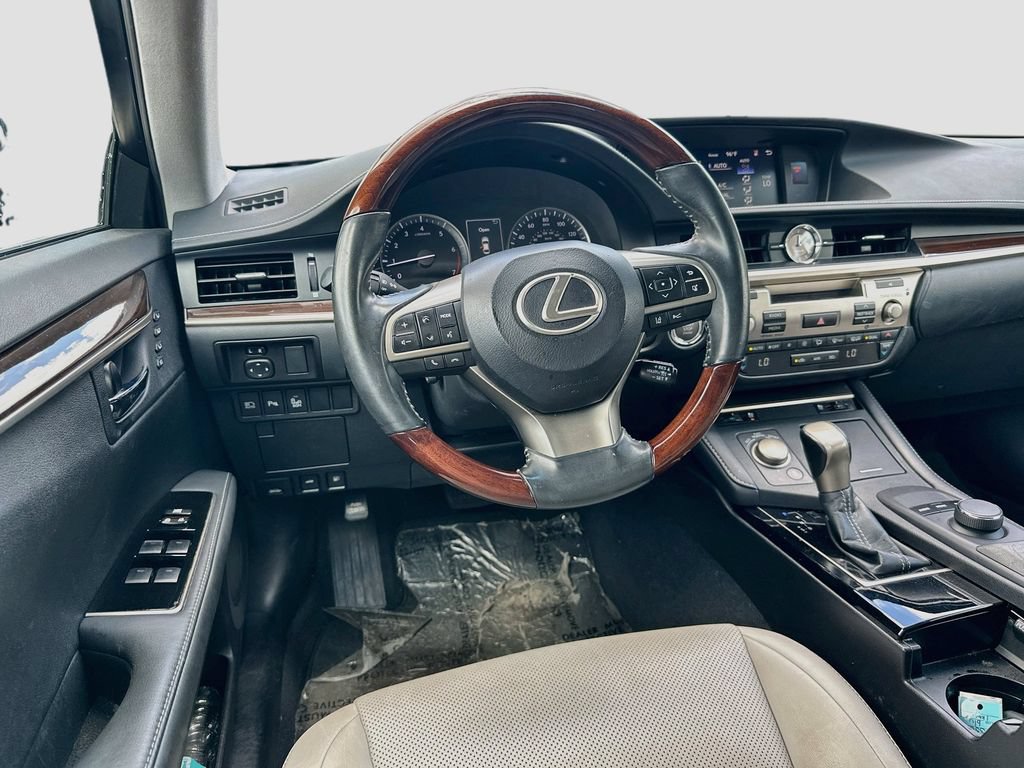 Used 2017 Lexus ES 350 w/ Premium Package FWD image 23