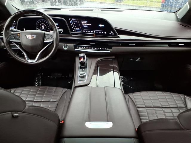 Used 2024 Cadillac Escalade Sport Platinum w/ LPO, ONYX Package image 19