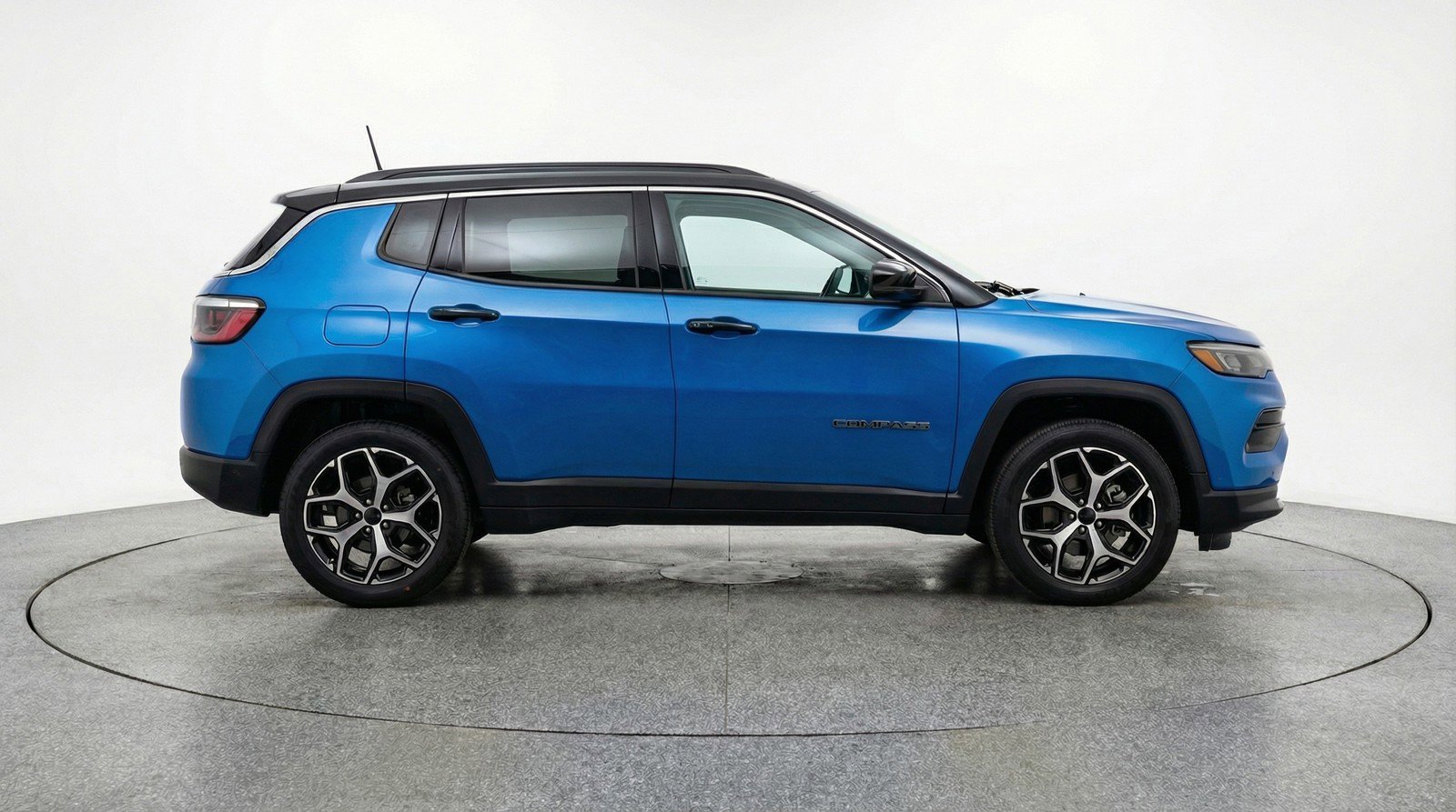 Used 2025 Jeep Compass Limited image 11