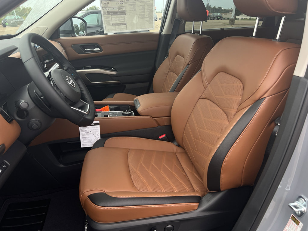 New 2025 Nissan Pathfinder Platinum image 9