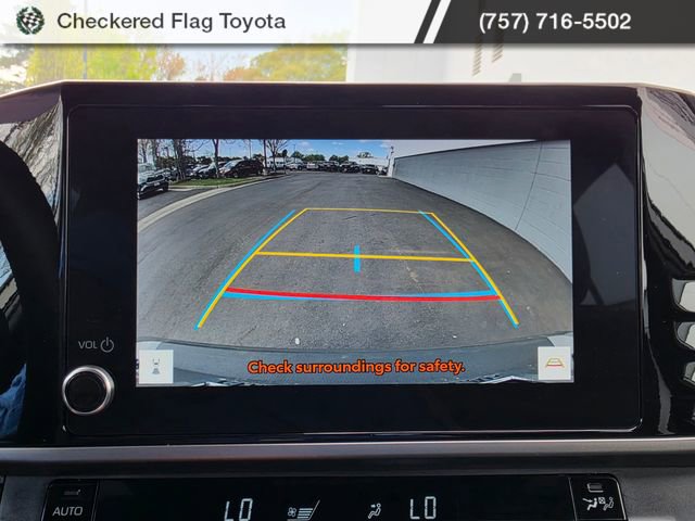 Used 2025 Toyota Camry SE w/ Convenience Package image 36