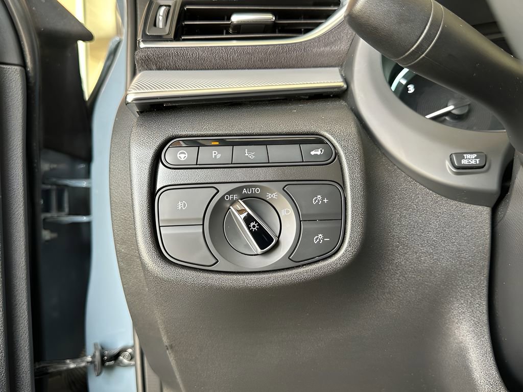 Used 2022 INFINITI QX50 Sensory image 18