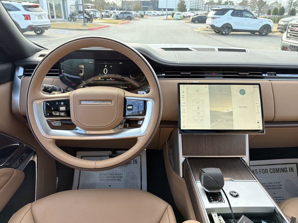 New 2026 Land Rover Range Rover Long Wheelbase SE AWD/4WD image 4