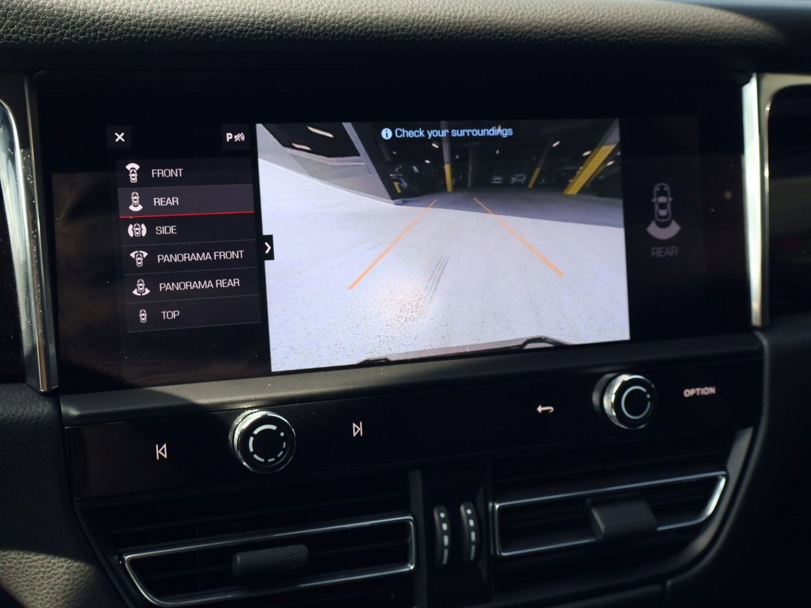 Certified 2025 Porsche Macan image 19