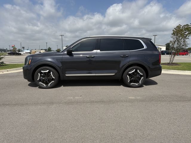 Used 2025 Kia Telluride S FWD image 2