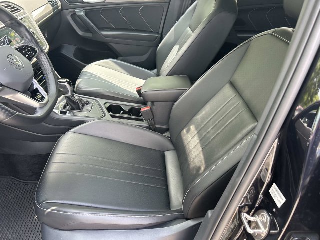 Used 2024 Volkswagen Tiguan SE R-Line FWD image 16