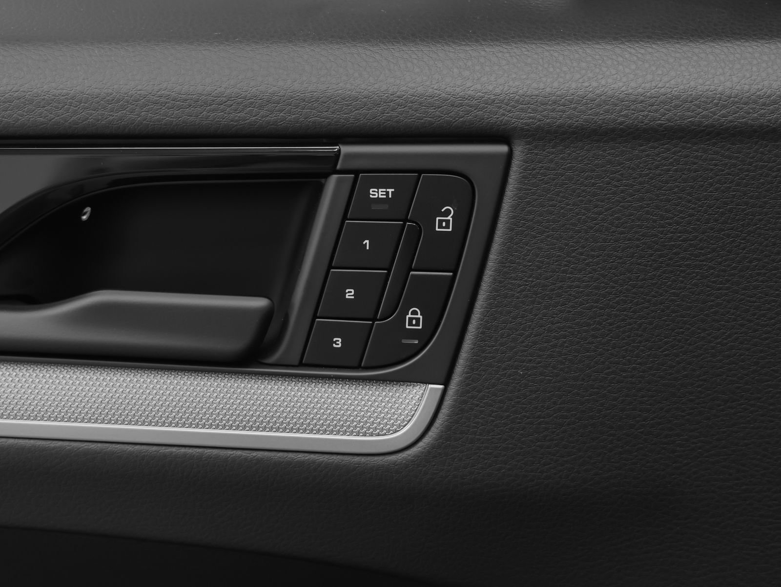 Certified 2024 Porsche Cayenne Coupe AWD/4WD image 25