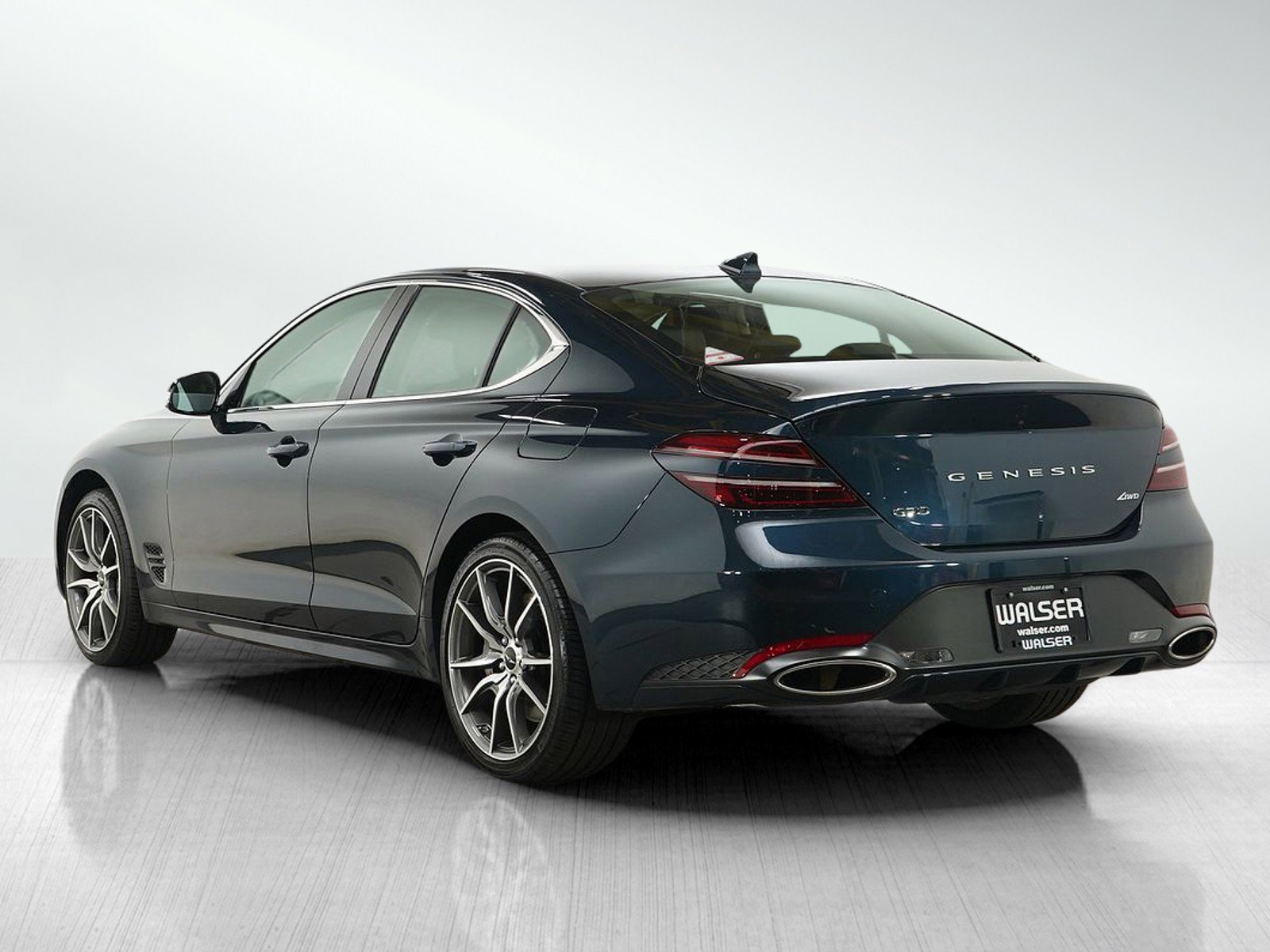 Used 2025 Genesis G70 2.5T image 3