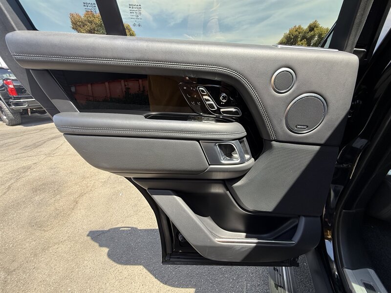 Used 2018 Land Rover Range Rover SV Autobiography Dynamic AWD/4WD image 27