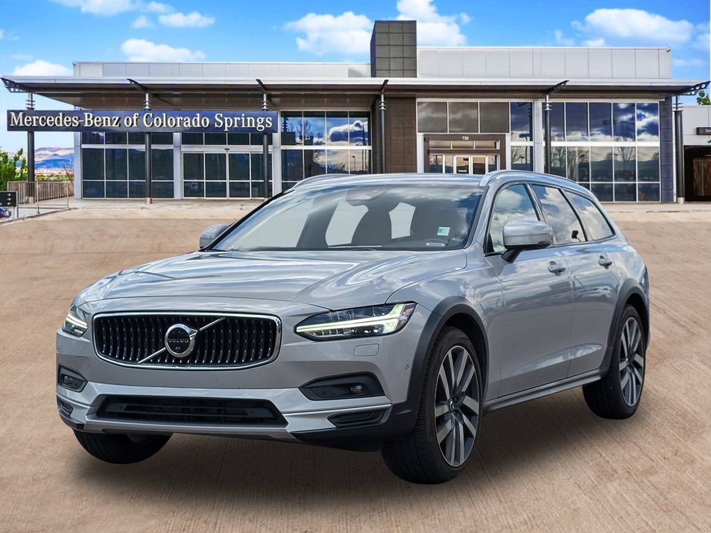 Used 2023 Volvo V90 B6 Cross Country Ultimate AWD/4WD image 3