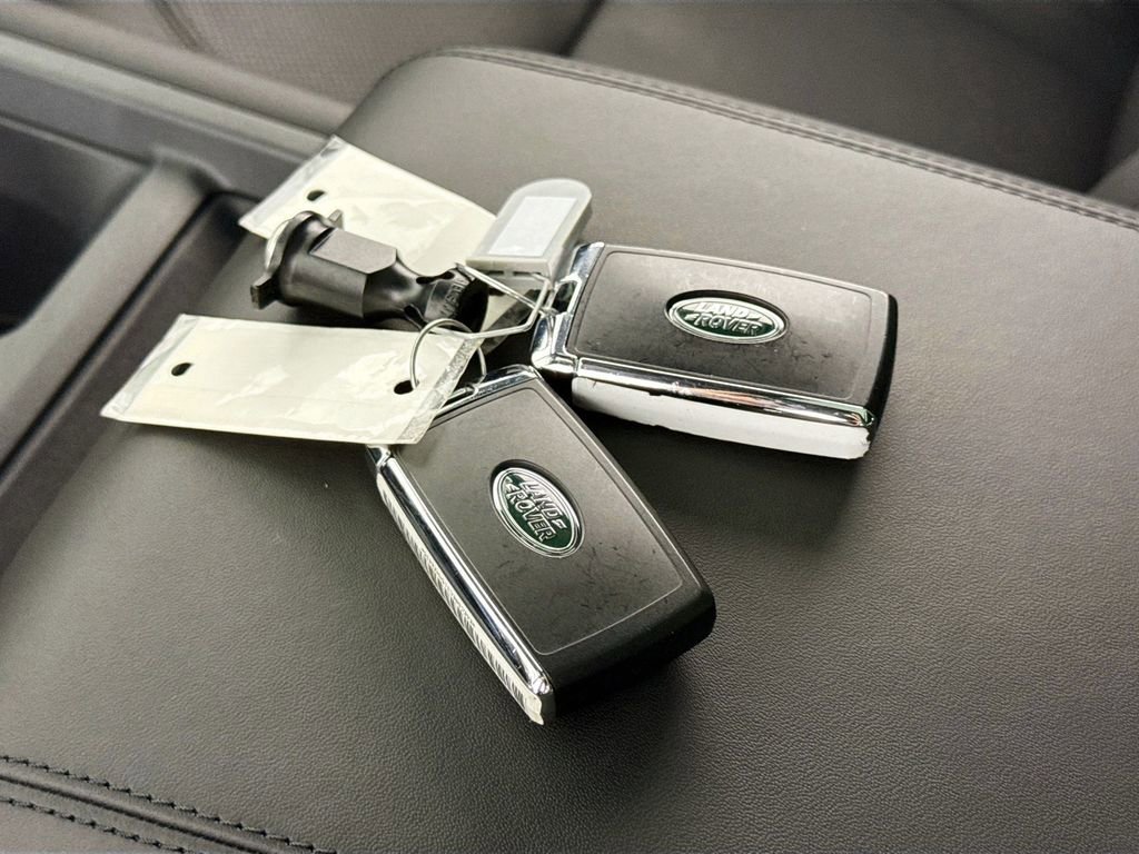 Used 2025 Land Rover Defender 130 S image 17