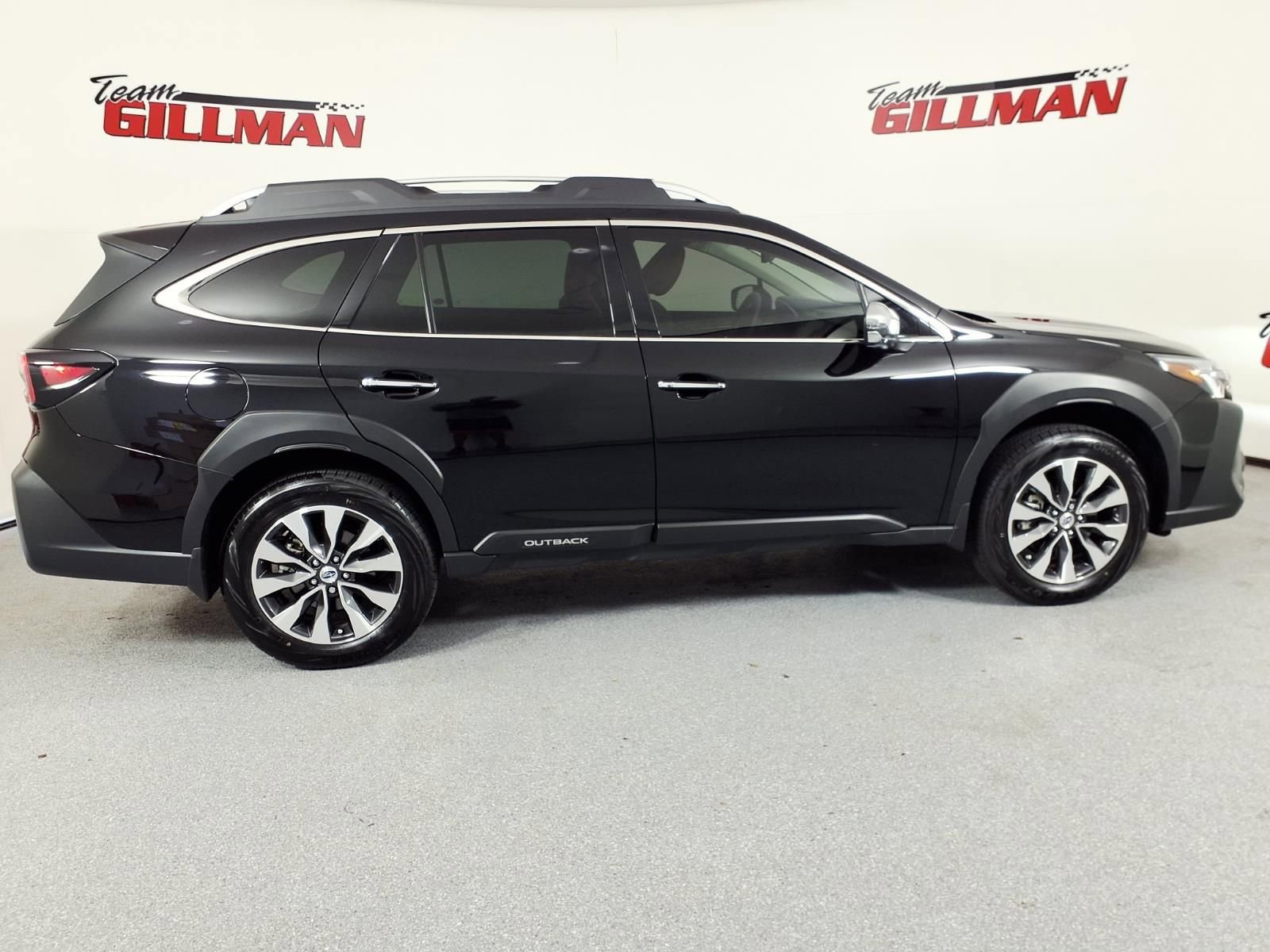 Used 2025 Subaru Outback Touring image 3