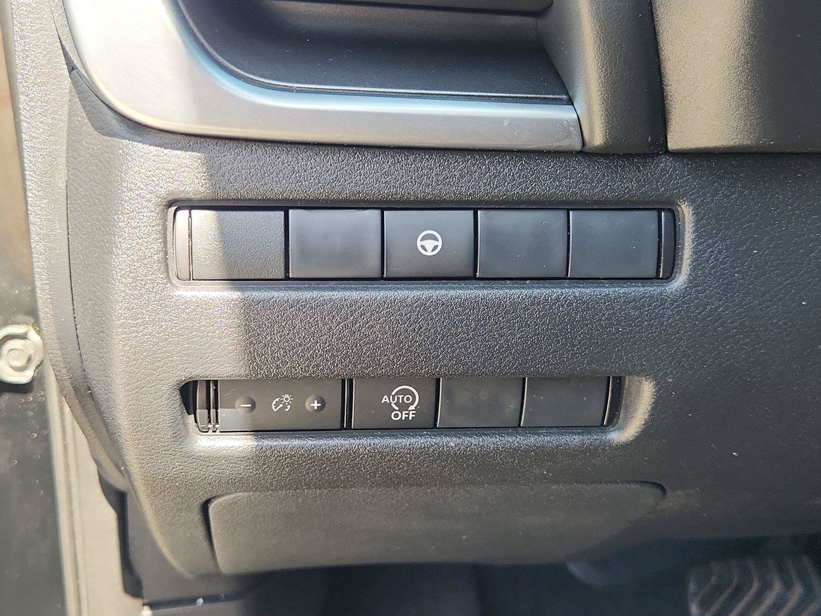 Used 2023 Nissan Rogue SV FWD image 17