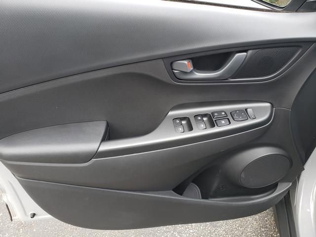 Used 2023 Hyundai Kona SE w/ Cargo Package image 11