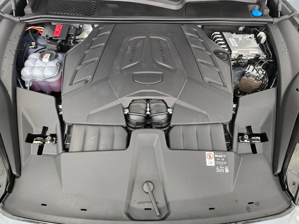 New 2026 Porsche Cayenne GTS AWD/4WD image 11