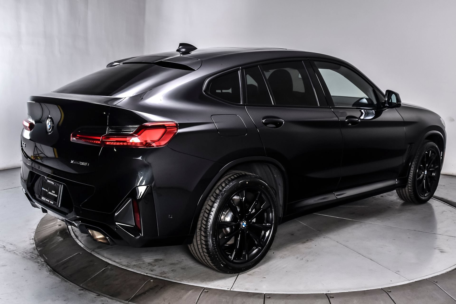 Used 2024 BMW X4 xDrive30i w/ Premium Package AWD/4WD image 6