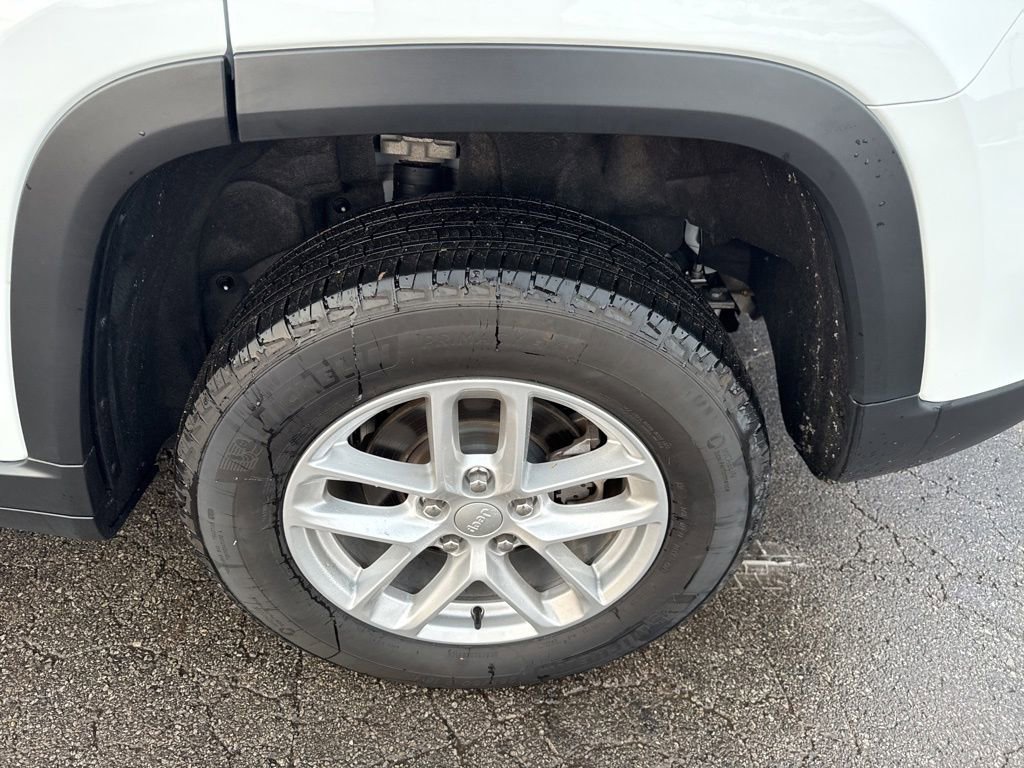 Used 2024 Jeep Grand Cherokee Laredo X image 28