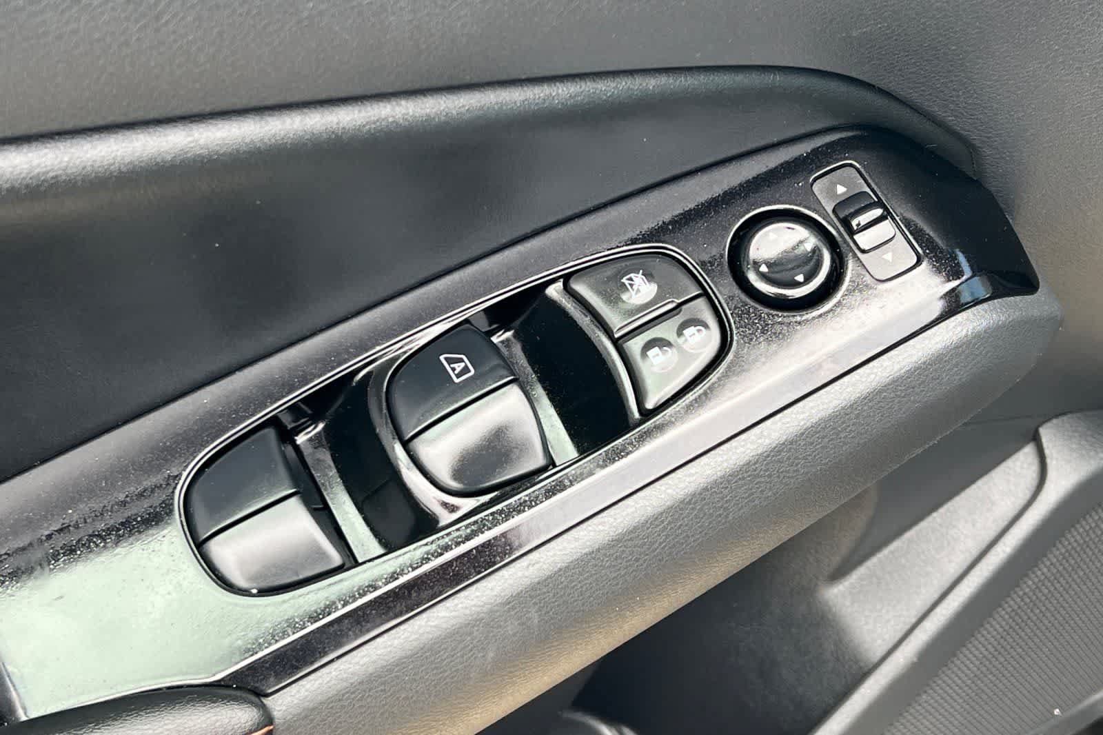 Used 2024 Nissan Altima 2.5 SR FWD image 14