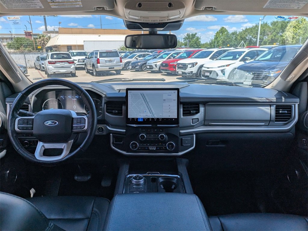 Used 2023 Ford Expedition XLT image 26