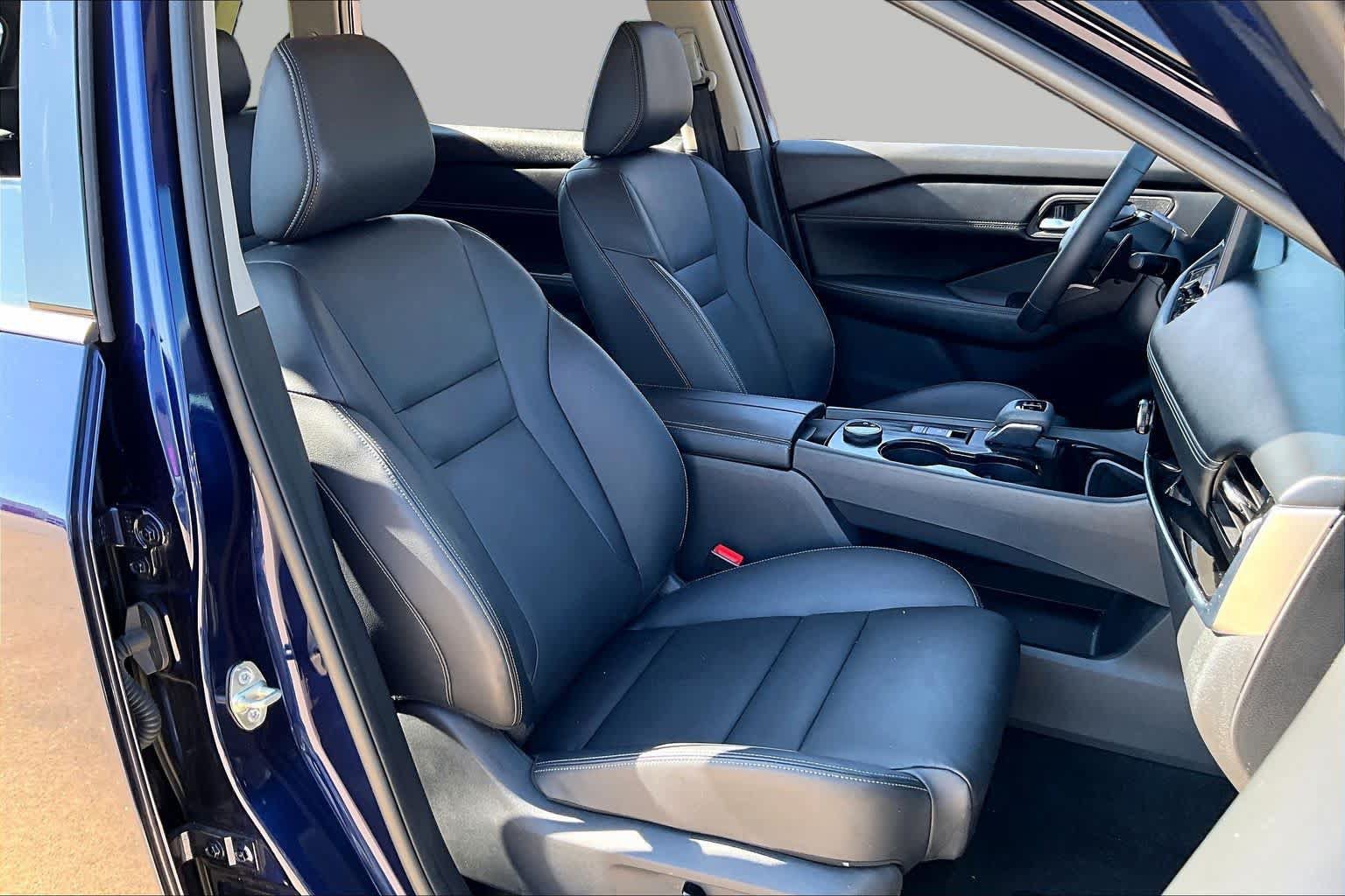 Certified 2025 Nissan Rogue SL AWD/4WD image 8