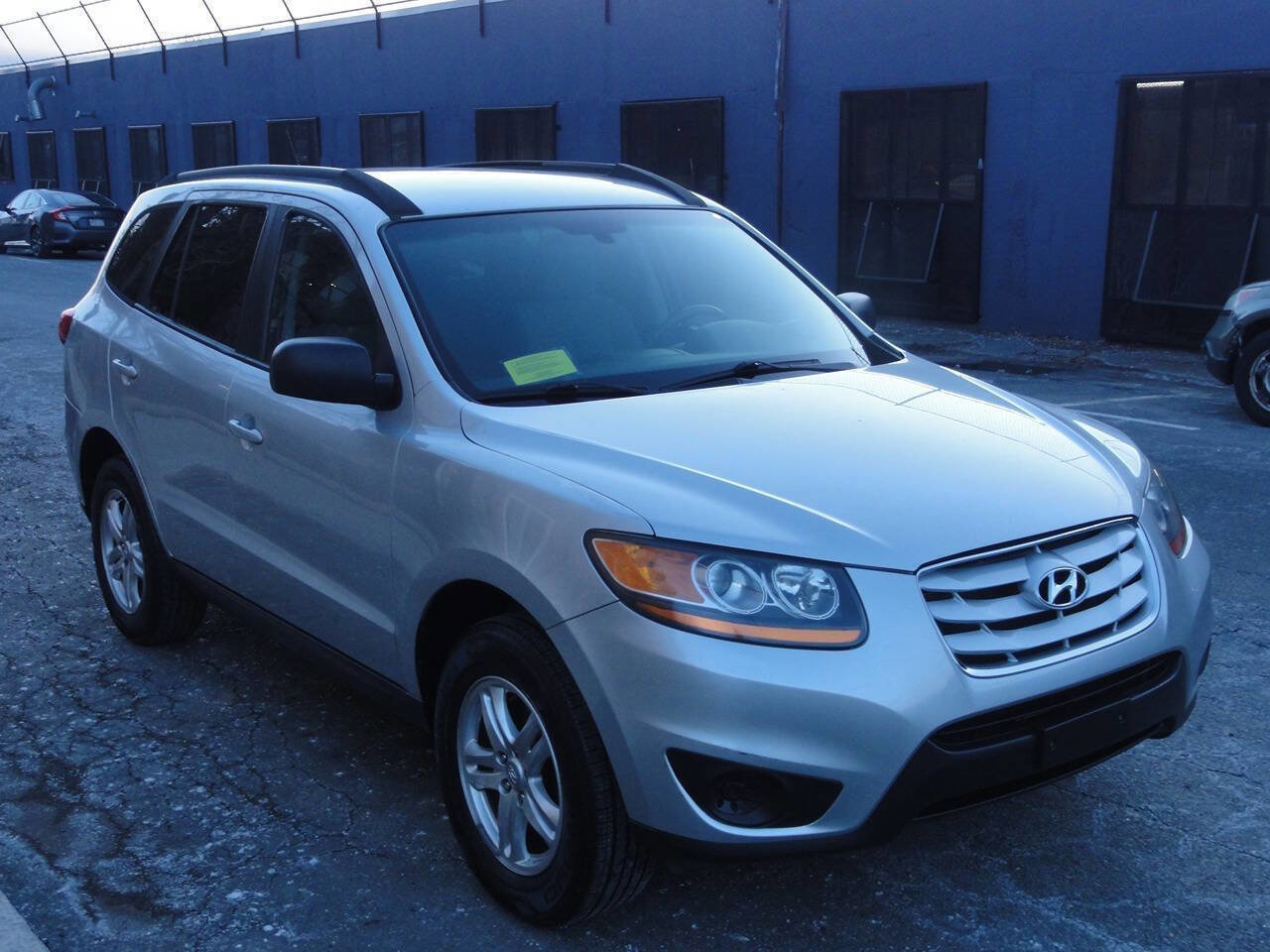 Used 2011 Hyundai Santa Fe GLS image 2