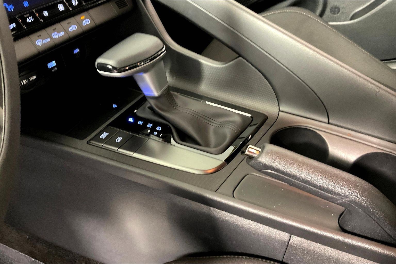 Certified 2025 Hyundai Elantra Sport image 17