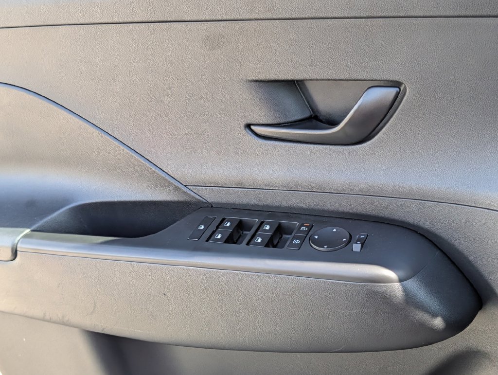 Used 2025 Hyundai Kona SEL FWD image 25
