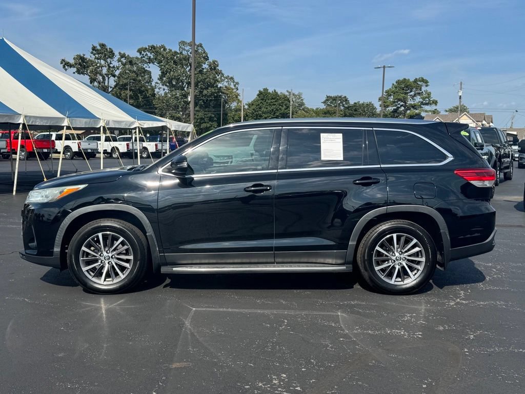 Used 2019 Toyota Highlander XLE FWD image 28