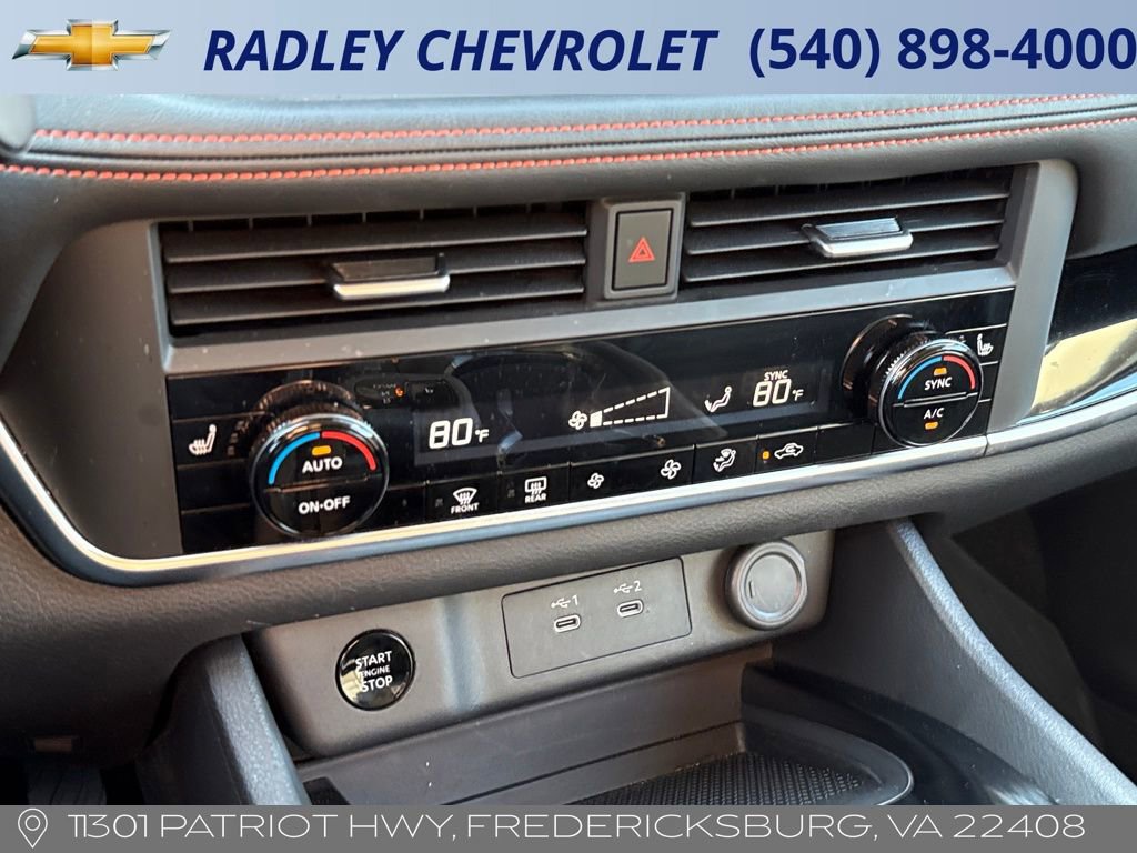 Used 2025 Nissan Rogue SV image 12