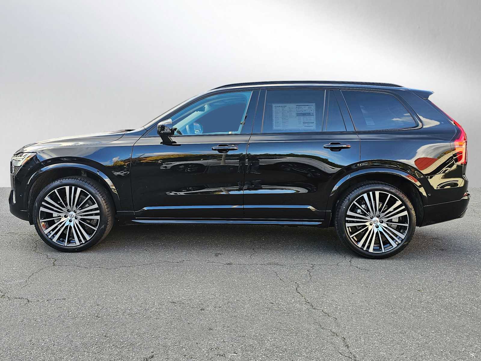 New 2026 Volvo XC90 B6 Ultra w/ Lounge Package image 4