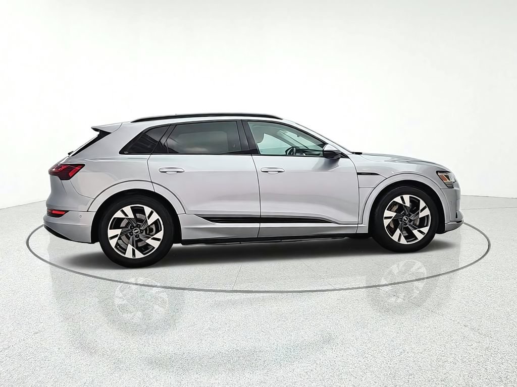 Used 2022 Audi e-tron Premium AWD/4WD image 8