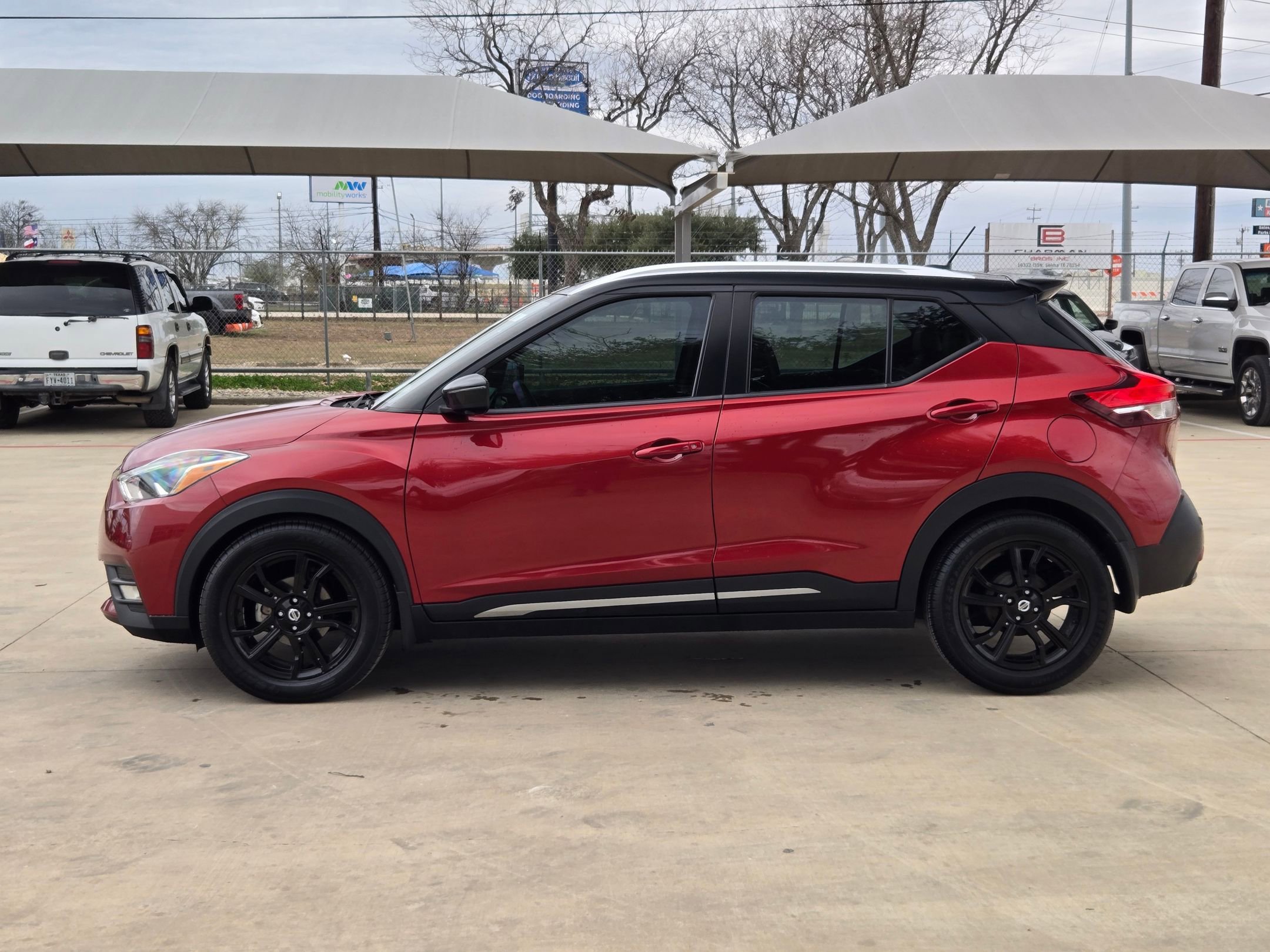 Used 2020 Nissan Kicks SR w/ SR Premium Package image 6